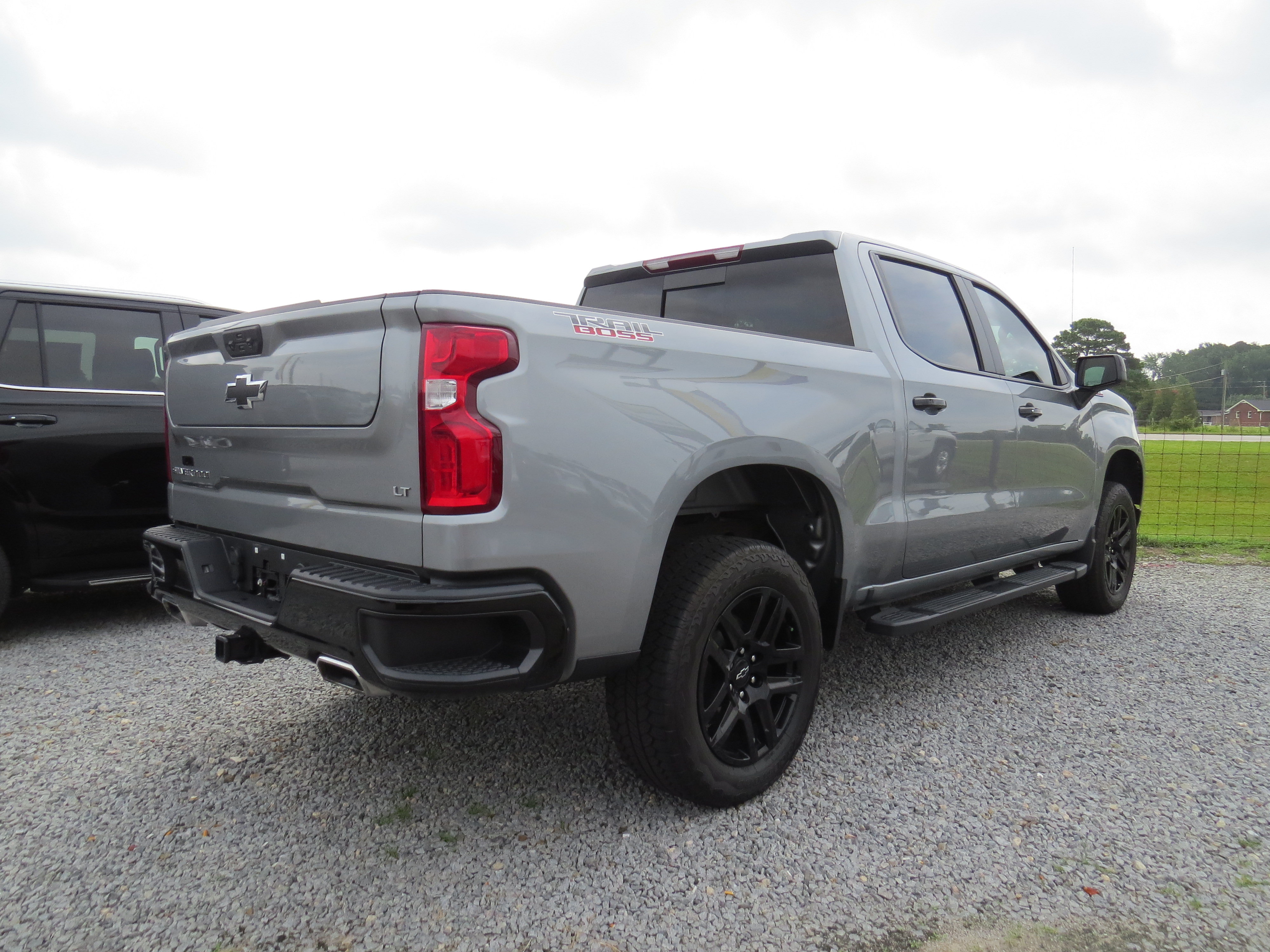 Used 2025 Chevrolet Silverado 1500 LT Trail Boss w/ Convenience Package II AWD/4WD image 7