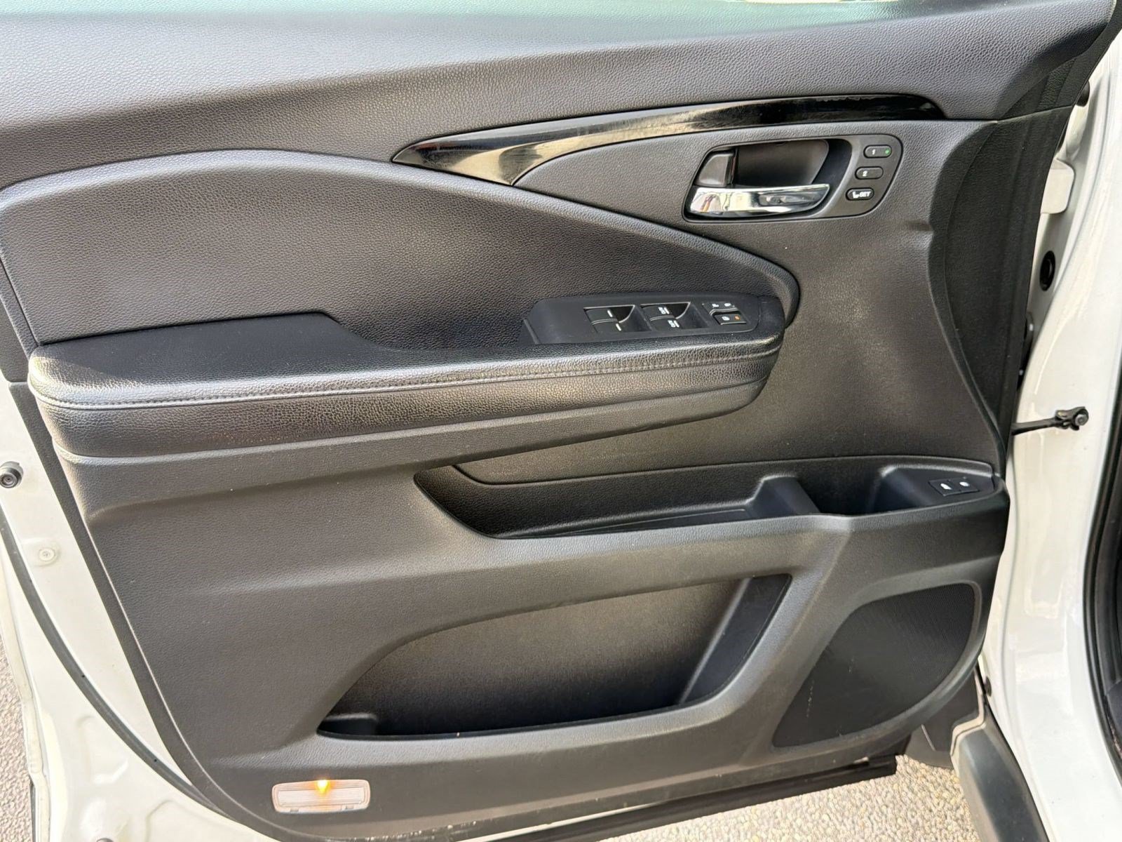 Used 2018 Honda Pilot Touring image 14