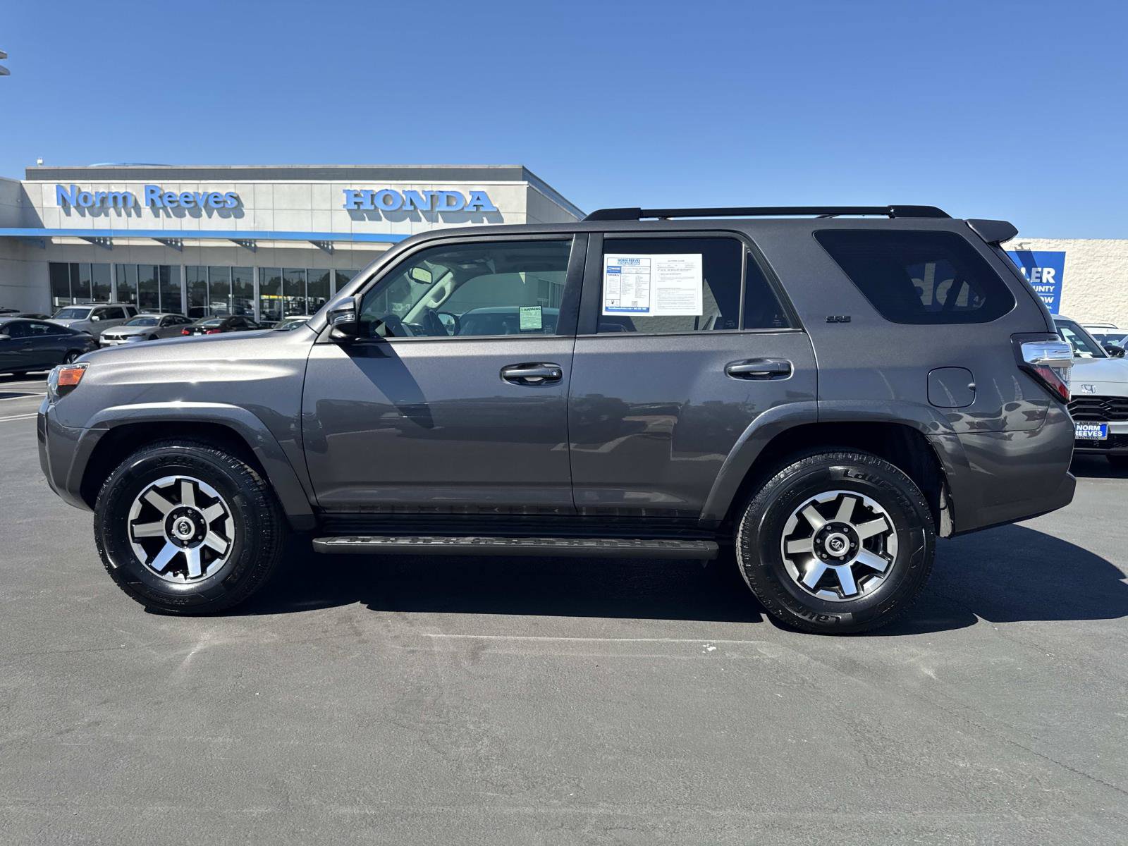Used 2018 Toyota 4Runner SR5 Premium w/ Convenience Package RWD image 2