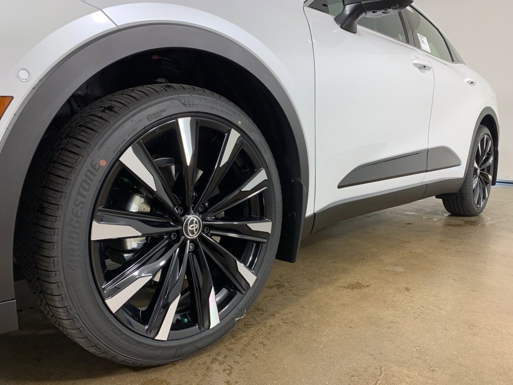 New 2026 Toyota Crown Platinum image 2