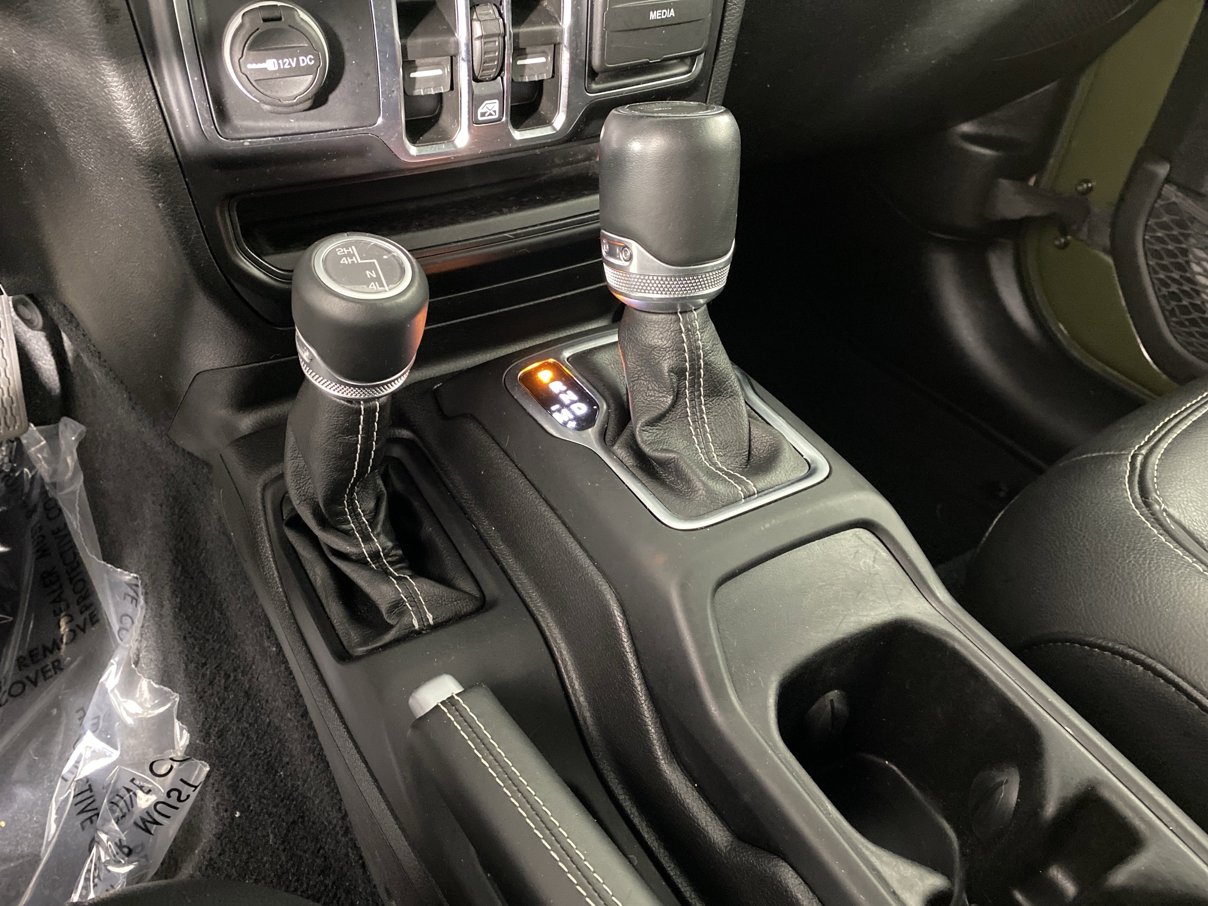 Used 2022 Jeep Wrangler Unlimited Sahara w/ Cold Weather Group image 32