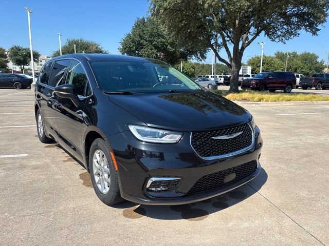 Used 2023 Chrysler Pacifica Touring-L FWD video 1