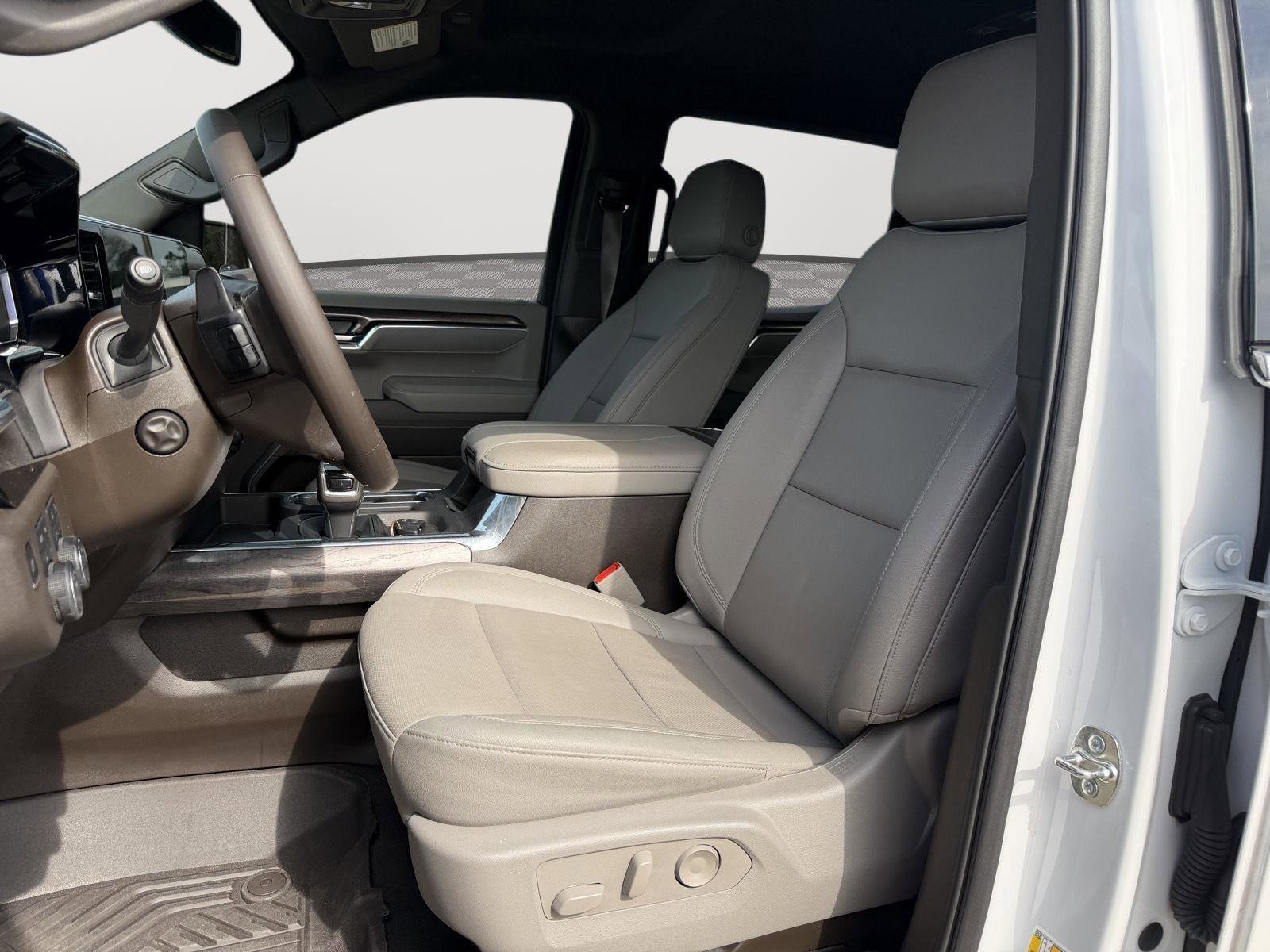 Used 2025 Chevrolet Silverado 1500 LTZ AWD/4WD image 11