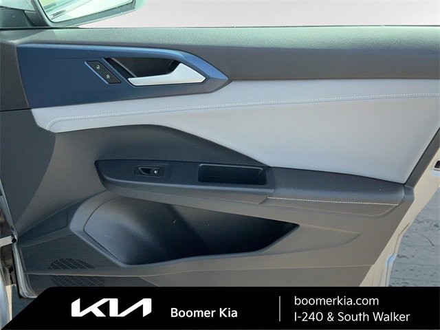 Used 2024 Volkswagen Taos SE image 10