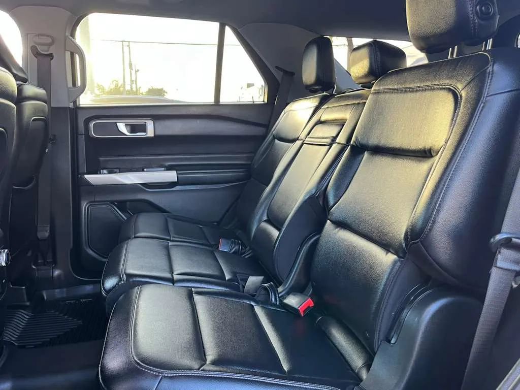 Used 2020 Ford Explorer XLT w/ Equipment Group 202A RWD image 13