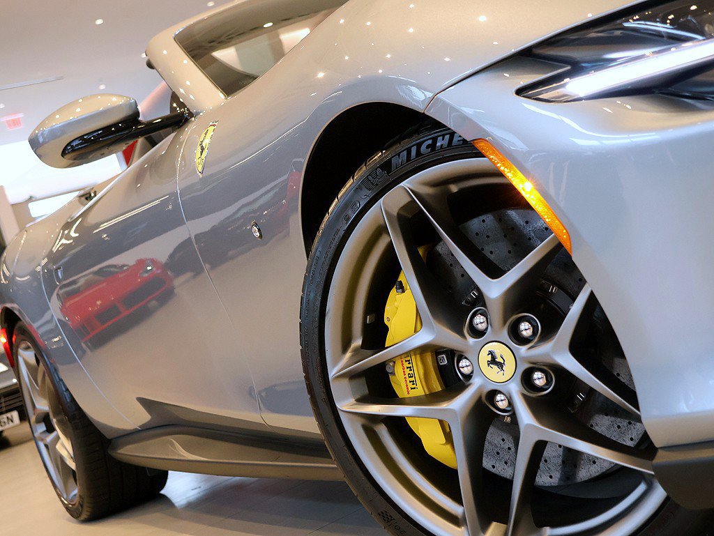 Certified 2026 Ferrari Roma Spider RWD image 18