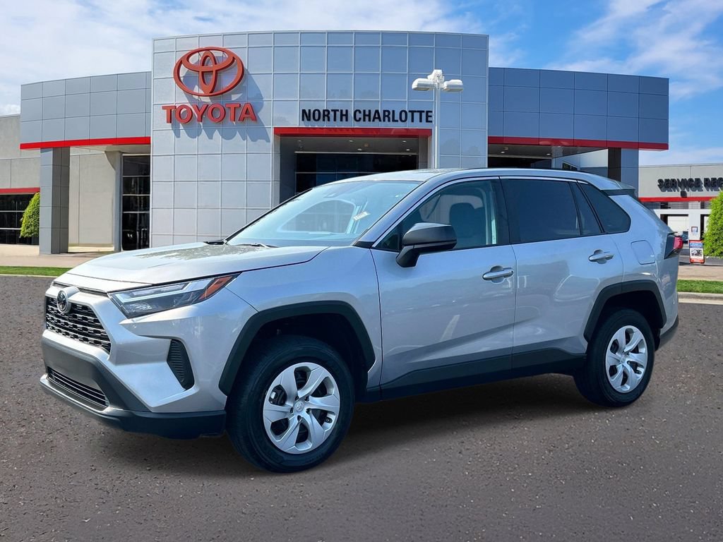 Used 2024 Toyota RAV4 LE FWD image 4