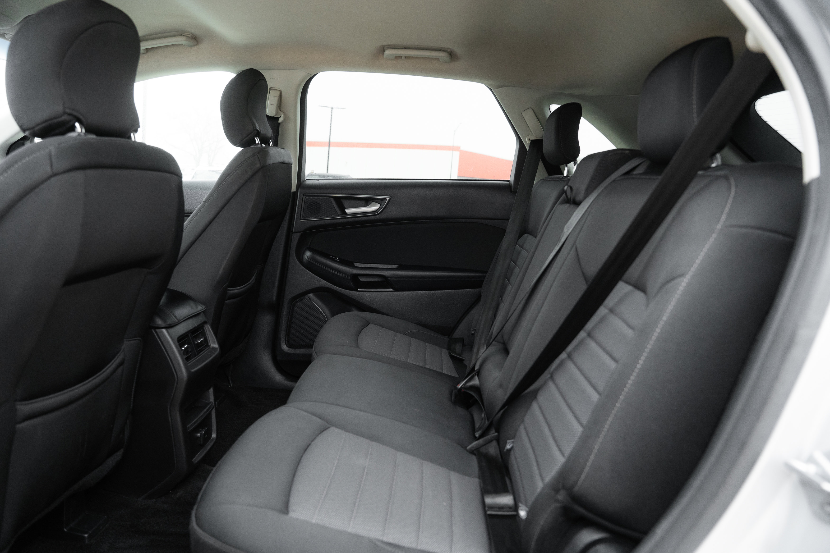 Used 2018 Ford Edge SE image 21