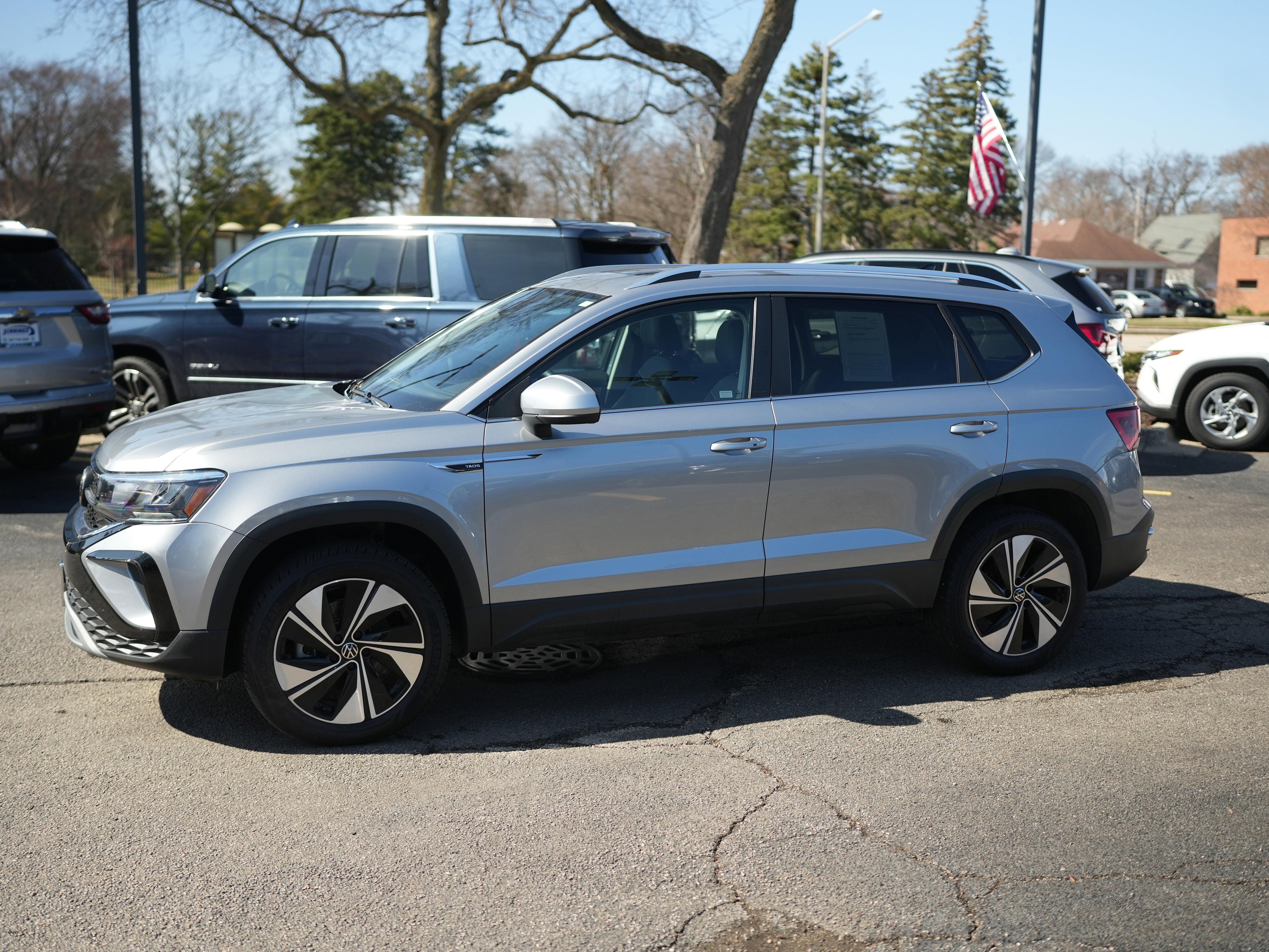 Used 2023 Volkswagen Taos SE w/ Panoramic Sunroof Package image 10