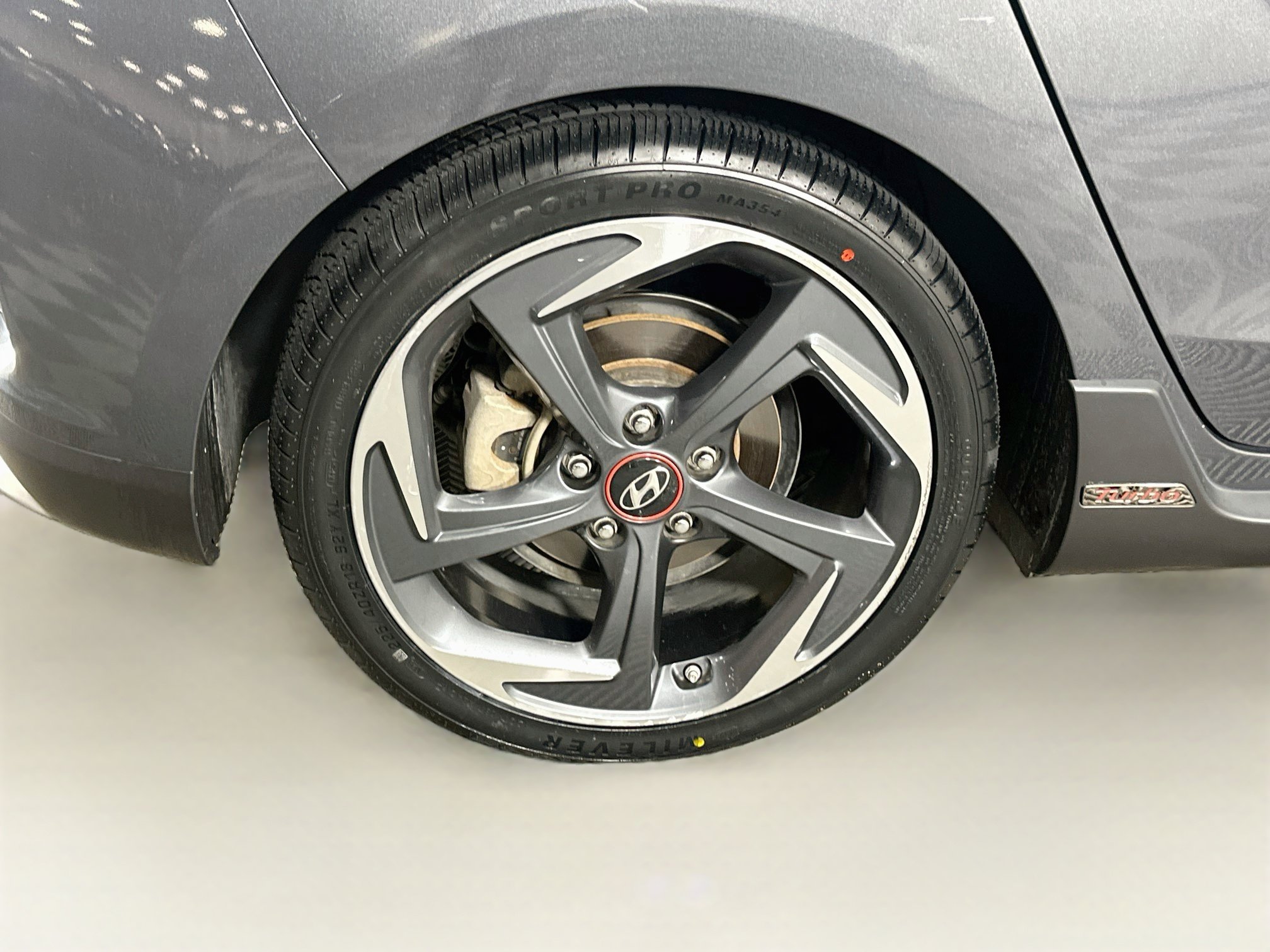 Used 2019 Hyundai Veloster Turbo FWD image 11