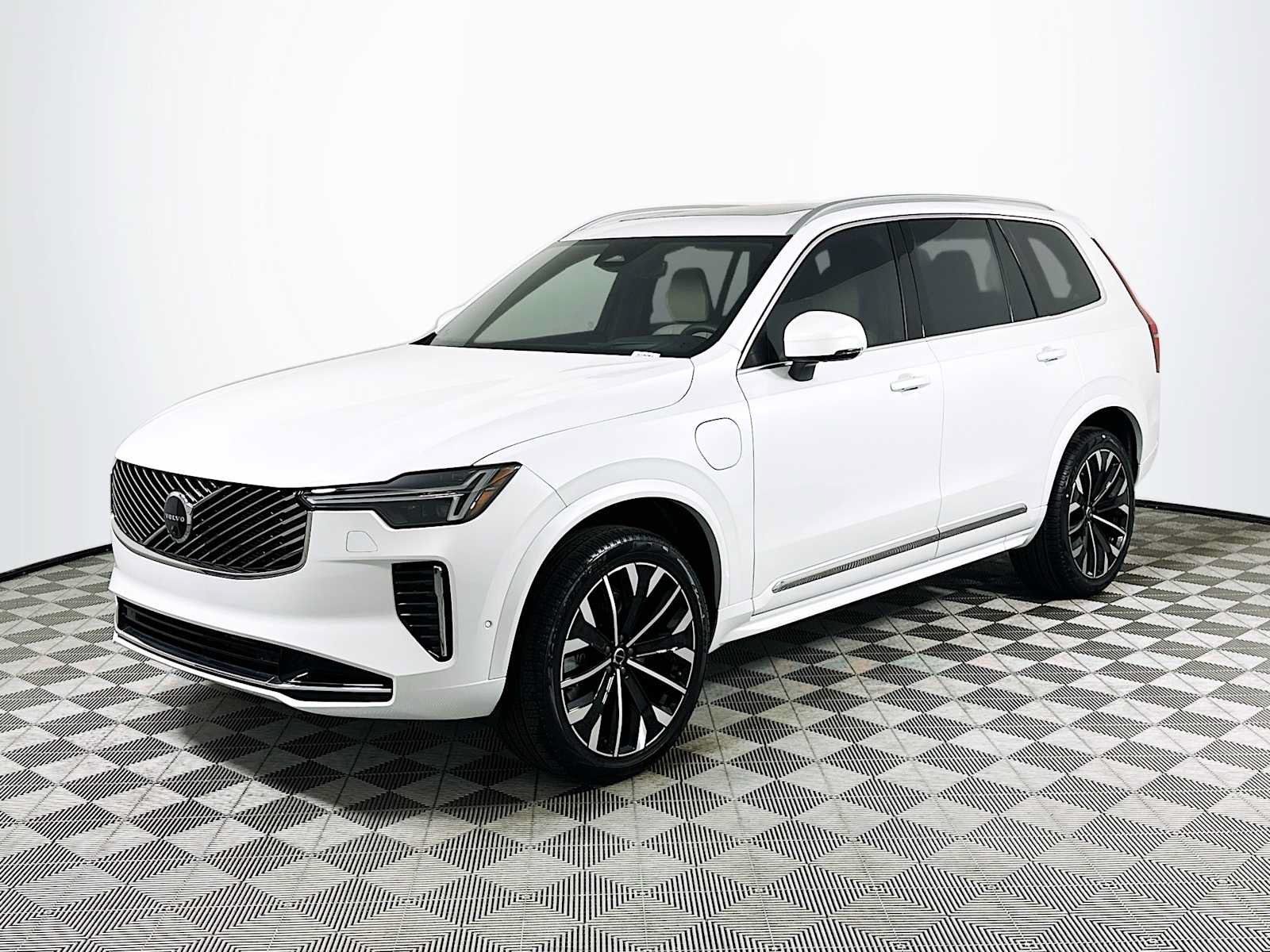 New 2026 Volvo XC90 T8 Ultra w/ Protection Package AWD/4WD image 3