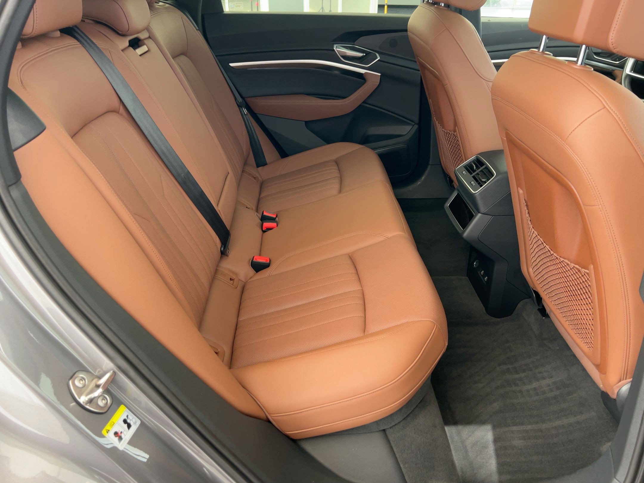 Used 2022 Audi e-tron Premium Plus w/ Premium Plus Package image 34