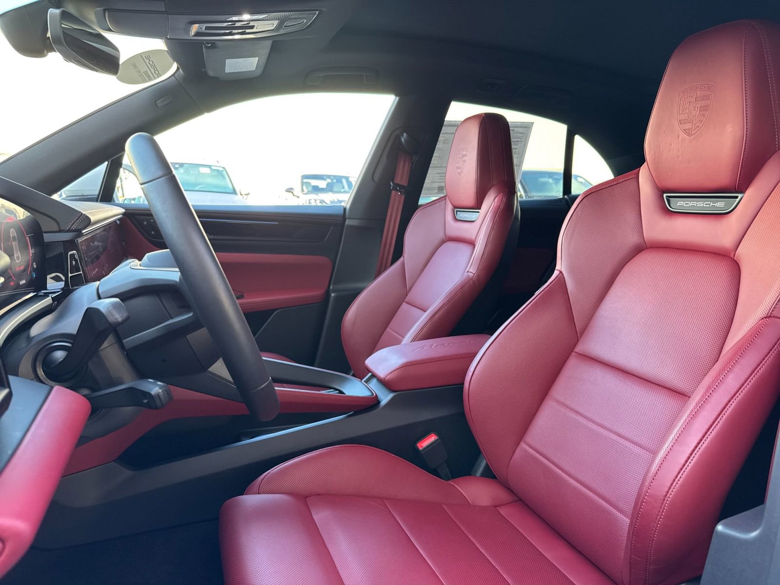 Certified 2025 Porsche Macan Electric image 5