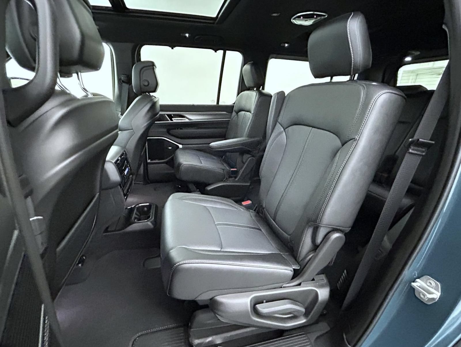 New 2026 Jeep Grand Wagoneer Limited AWD/4WD image 22