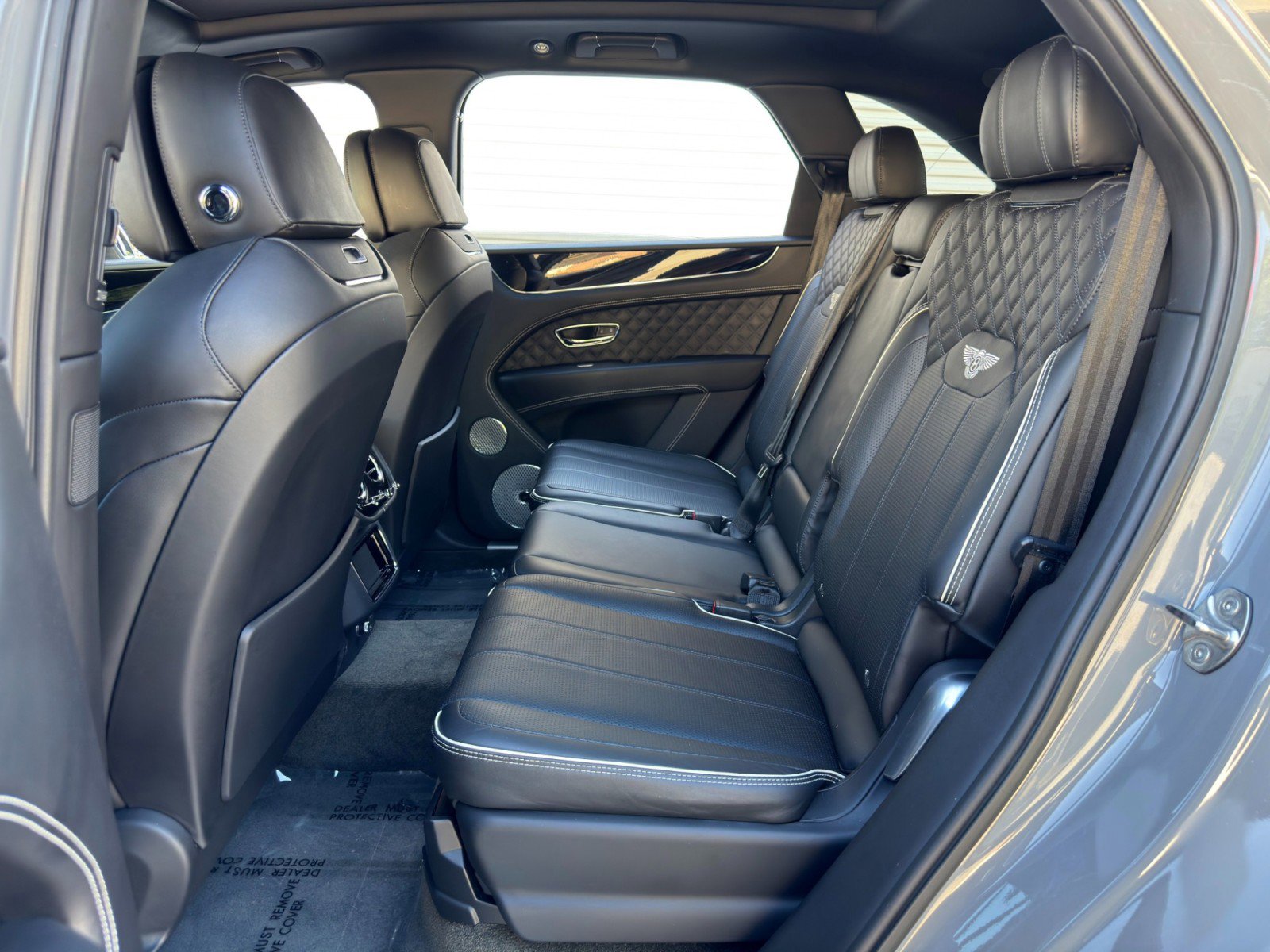 Used 2022 Bentley Bentayga AWD/4WD image 47