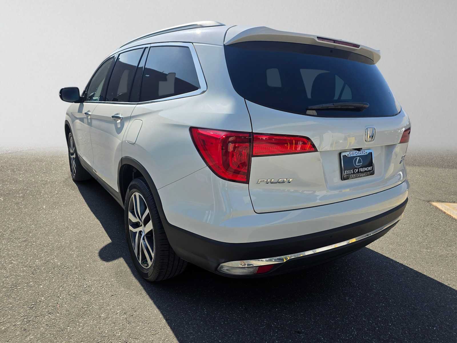 Used 2018 Honda Pilot Touring image 5