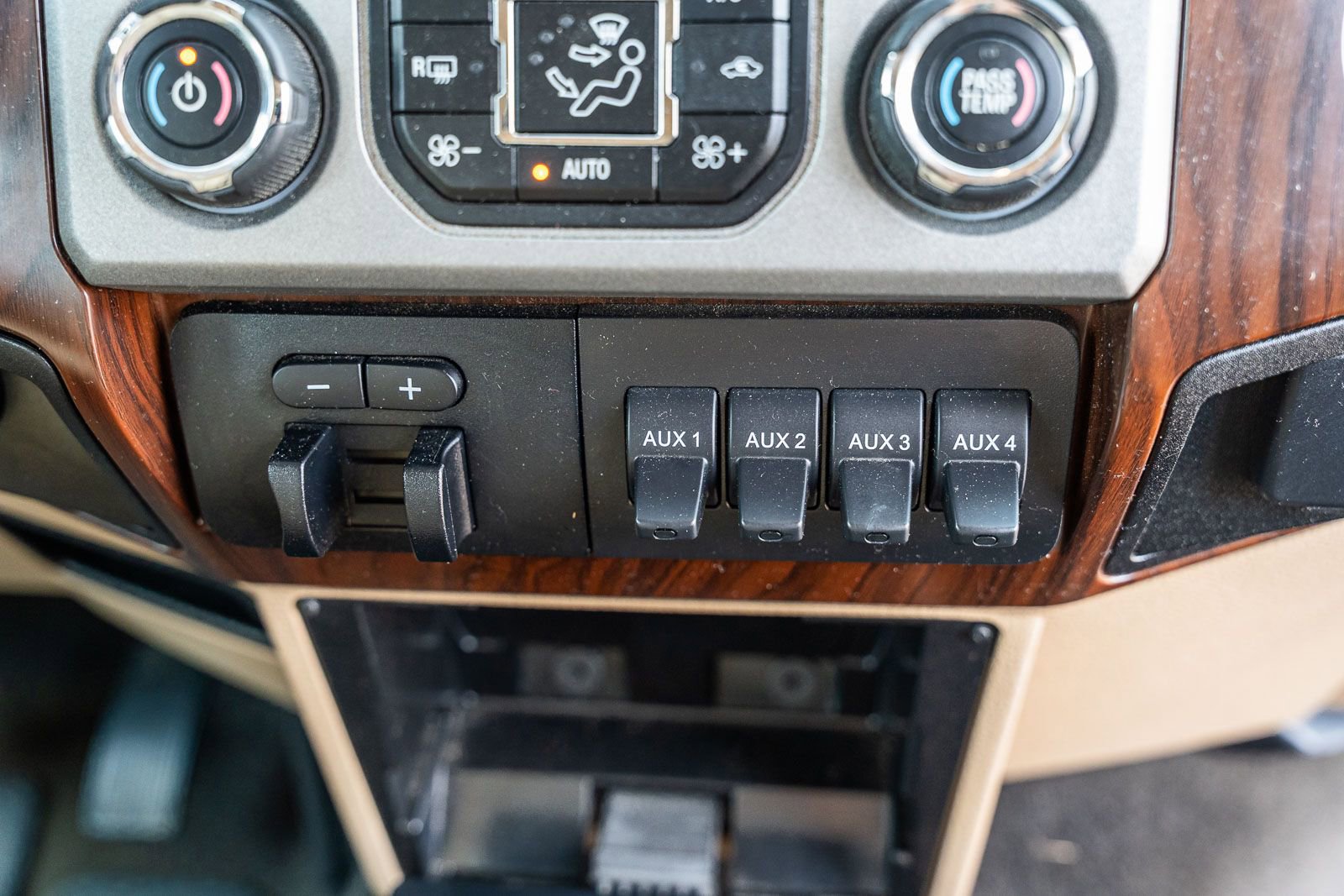 Used 2014 Ford F250 Lariat w/ Lariat Ultimate Package image 22