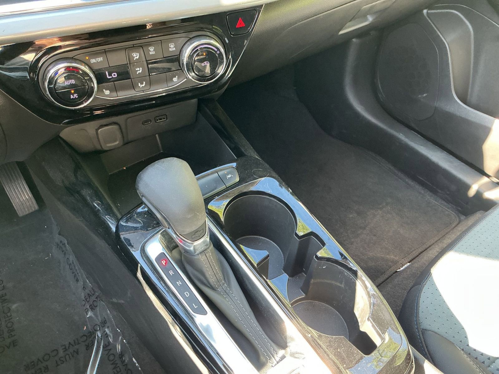 Used 2025 Chevrolet Trax LT w/ LT Convenience Package FWD image 36