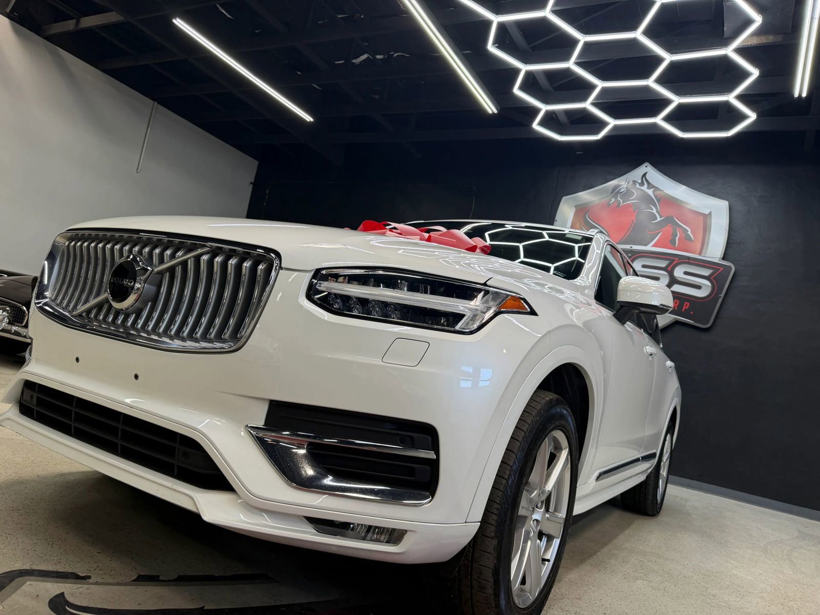 Used 2024 Volvo XC90 B5 Core AWD/4WD image 3