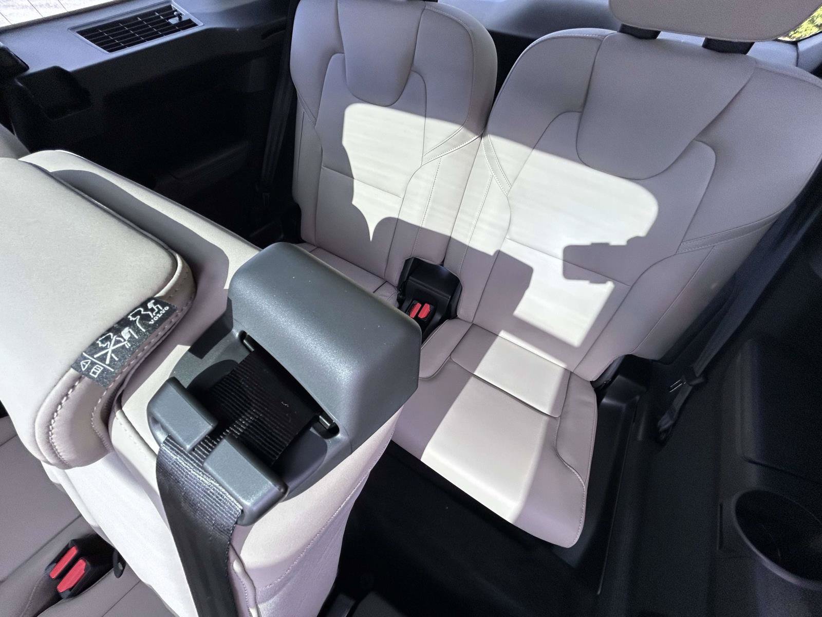 New 2026 Volvo XC90 B5 Core AWD/4WD image 13