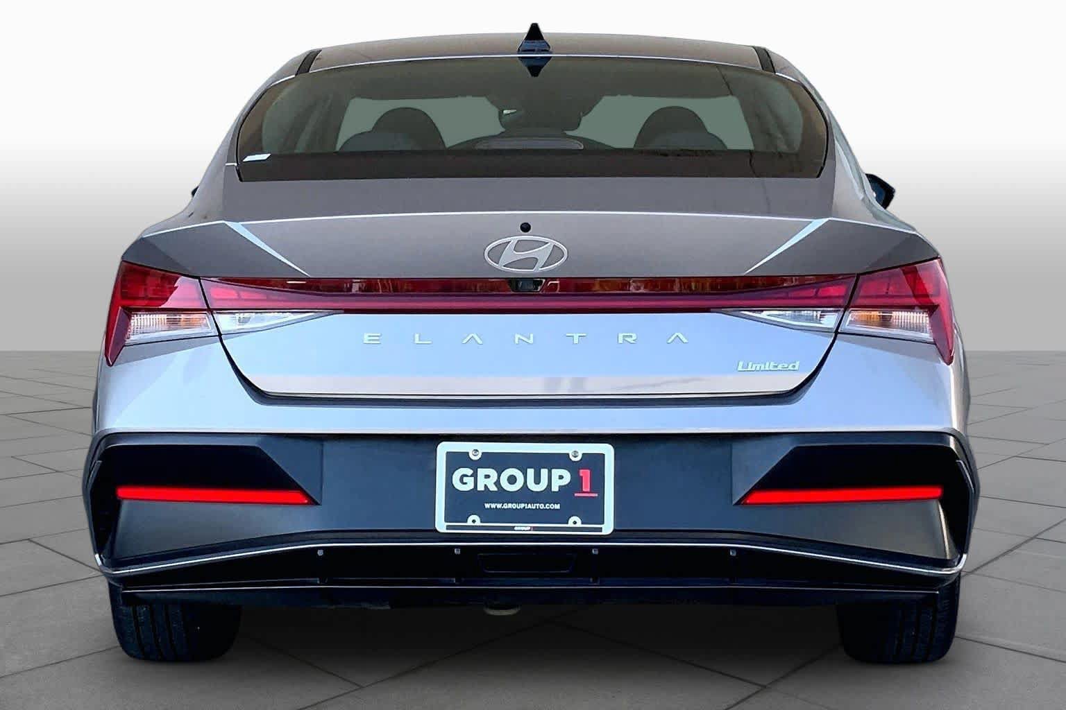 Used 2025 Hyundai Elantra Limited FWD image 5