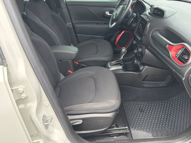 Used 2023 Jeep Renegade Latitude w/ Sun/Sound Group AWD/4WD image 13
