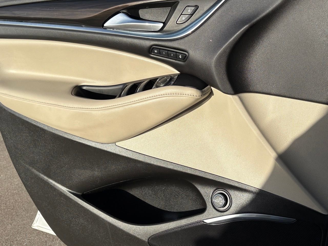 Used 2020 Buick Enclave Premium w/ Sun and Sites Package image 31