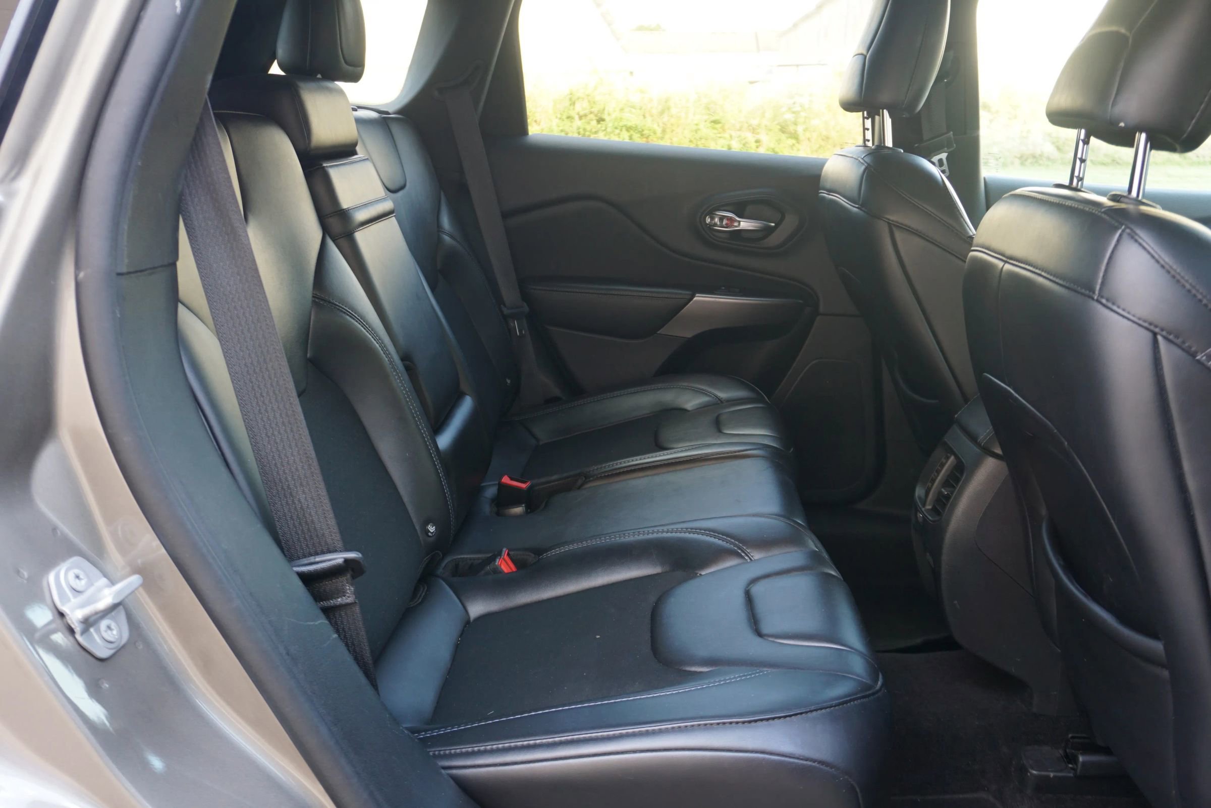 Used 2019 Jeep Cherokee Latitude Plus image 16