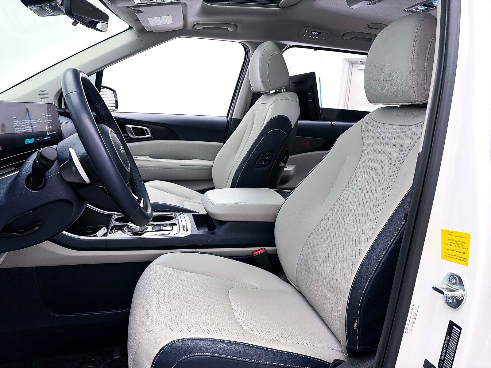Used 2025 Kia Carnival SX Prestige FWD image 24