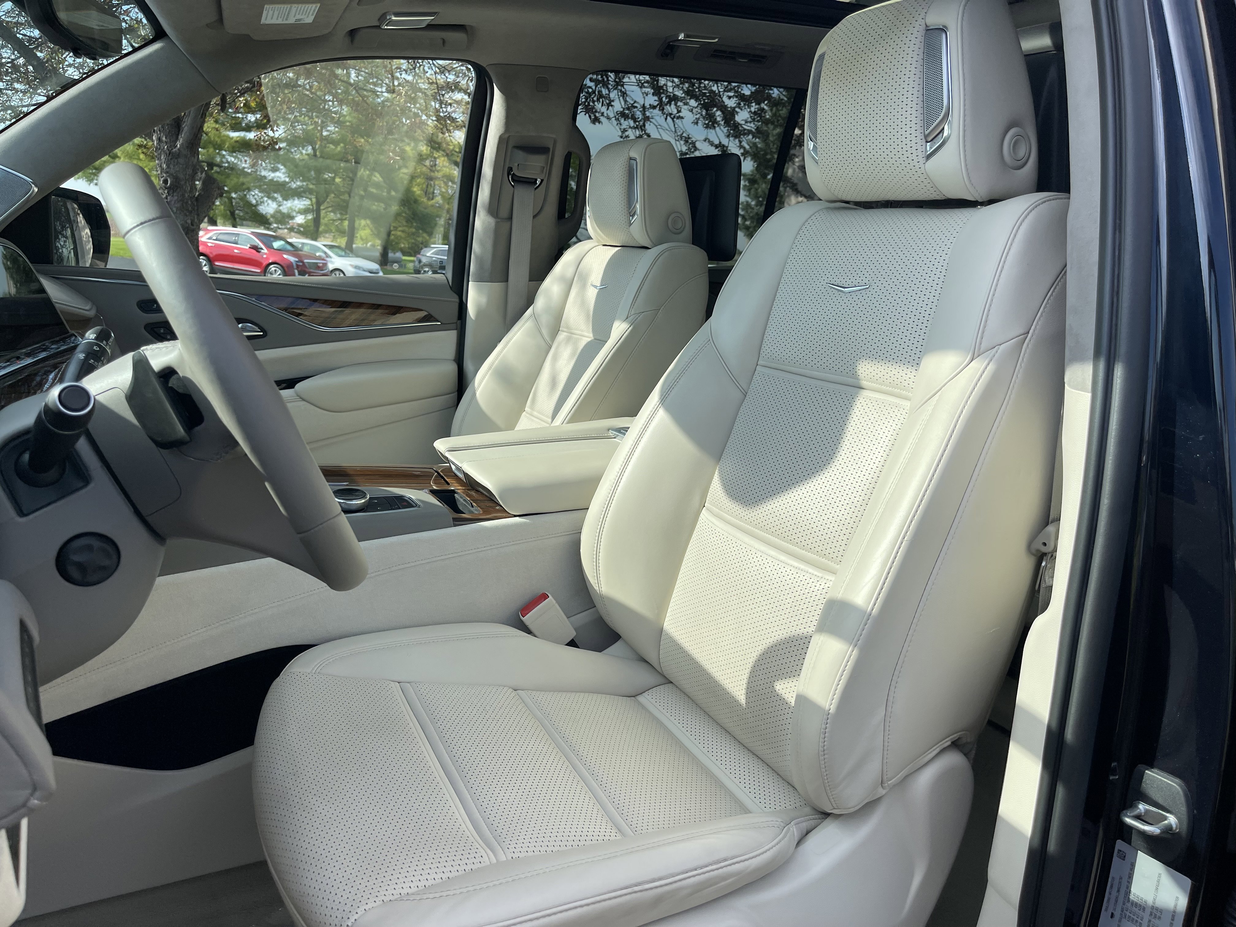 Used 2021 Cadillac Escalade Premium Luxury Platinum image 12