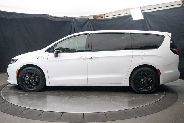 Used 2024 Chrysler Pacifica Select FWD image 9