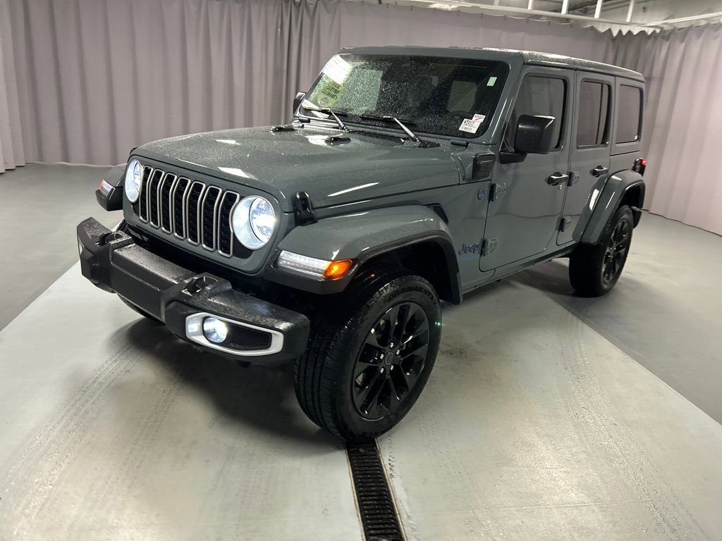 Used 2025 Jeep Wrangler Unlimited Sahara w/ Safety Group AWD/4WD image 3