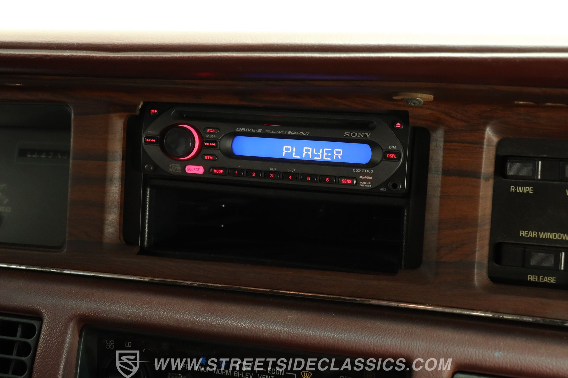 Used 1992 Oldsmobile Custom Cruiser RWD image 40
