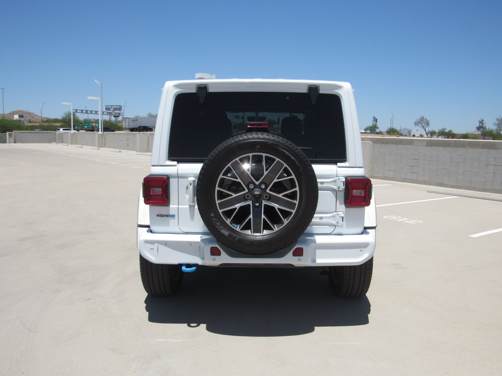 Used 2023 Jeep Wrangler Unlimited Sahara AWD/4WD image 7