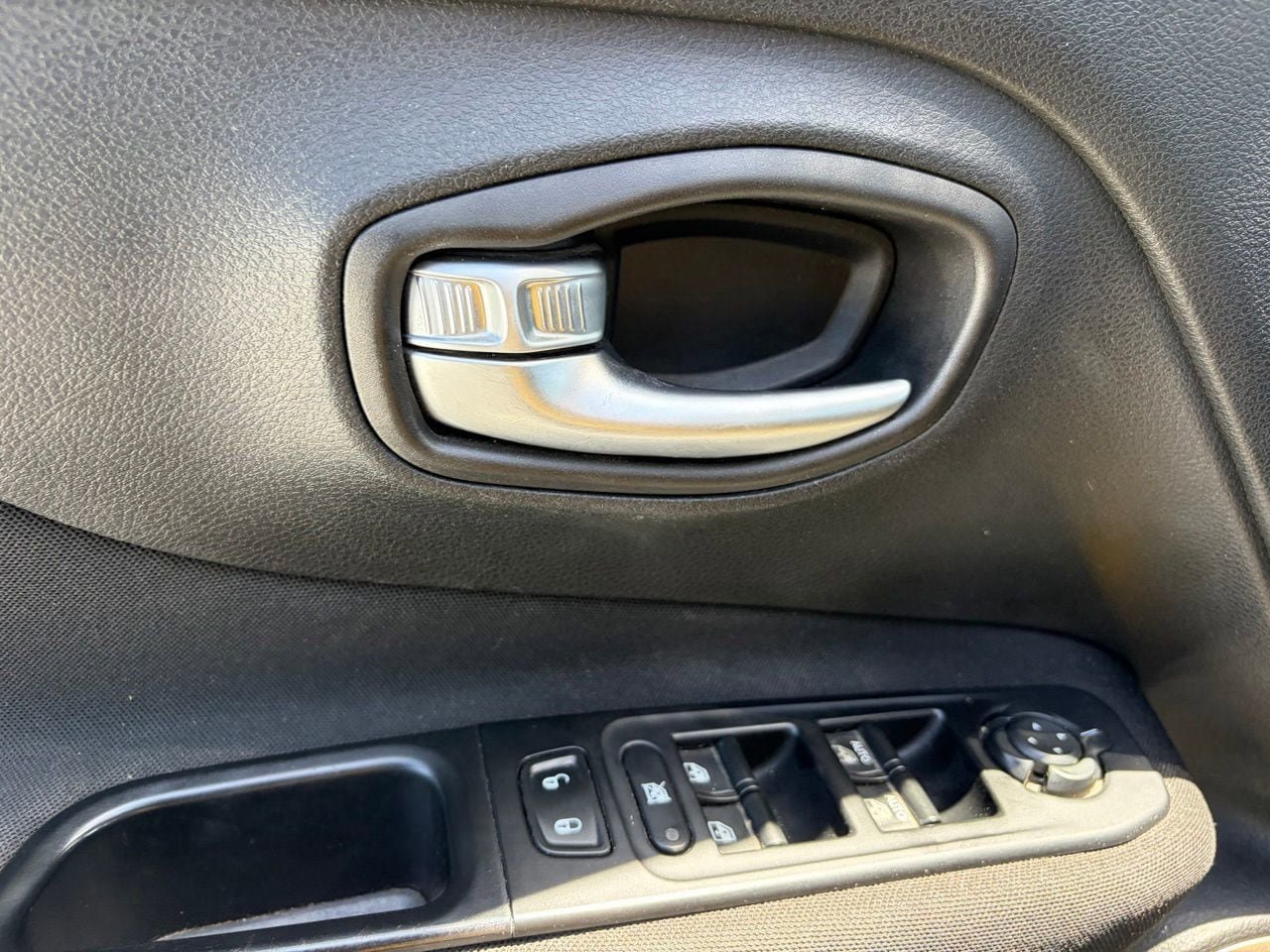 Used 2017 Jeep Renegade Sport w/ Power & Air Group FWD image 5