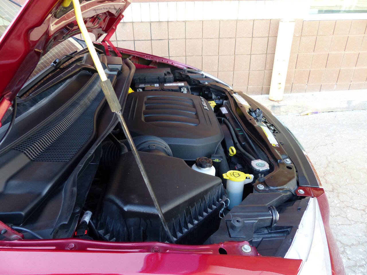 Used 2014 Chrysler Town & Country Touring image 16