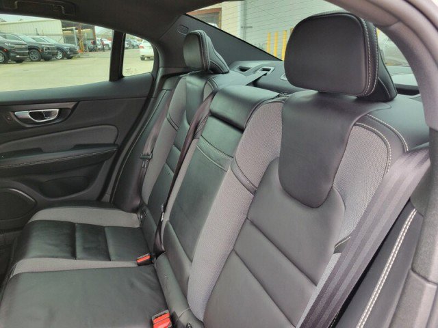 Used 2019 Volvo S60 T5 R-Design image 26