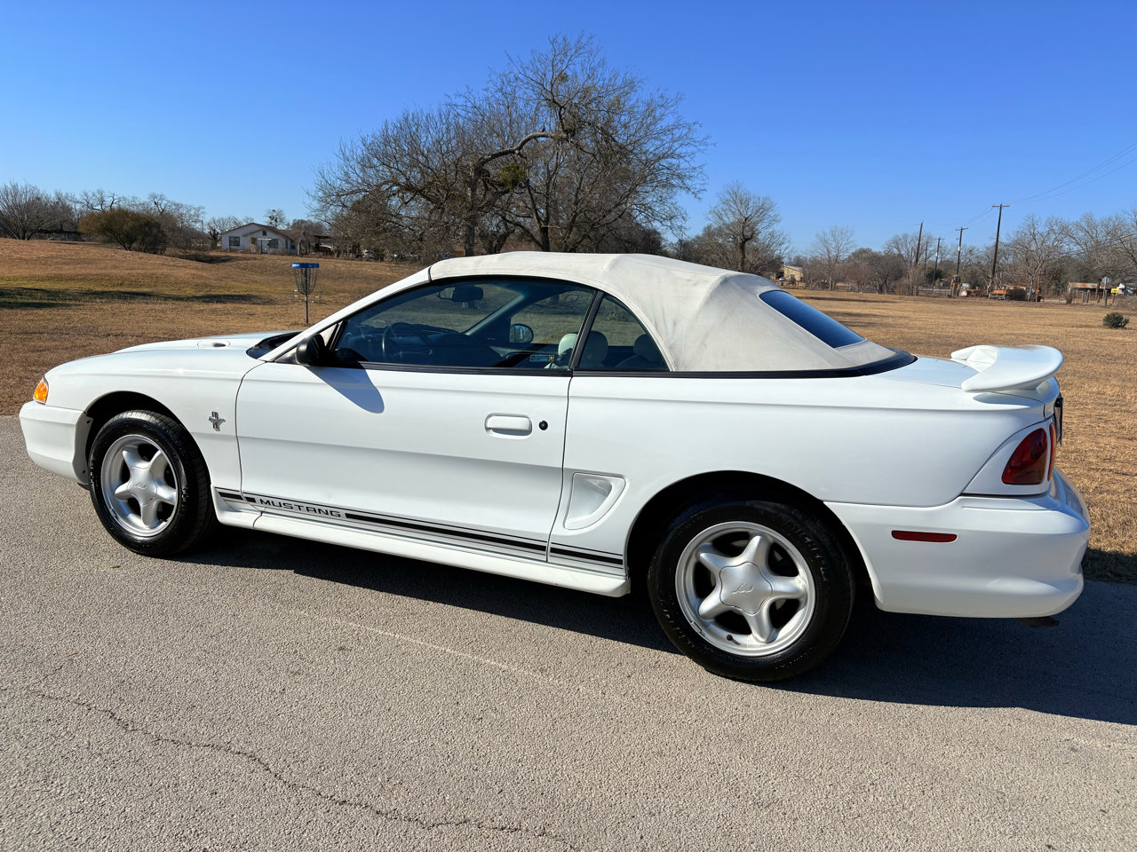 Used 1998 Ford Mustang Convertible image 3