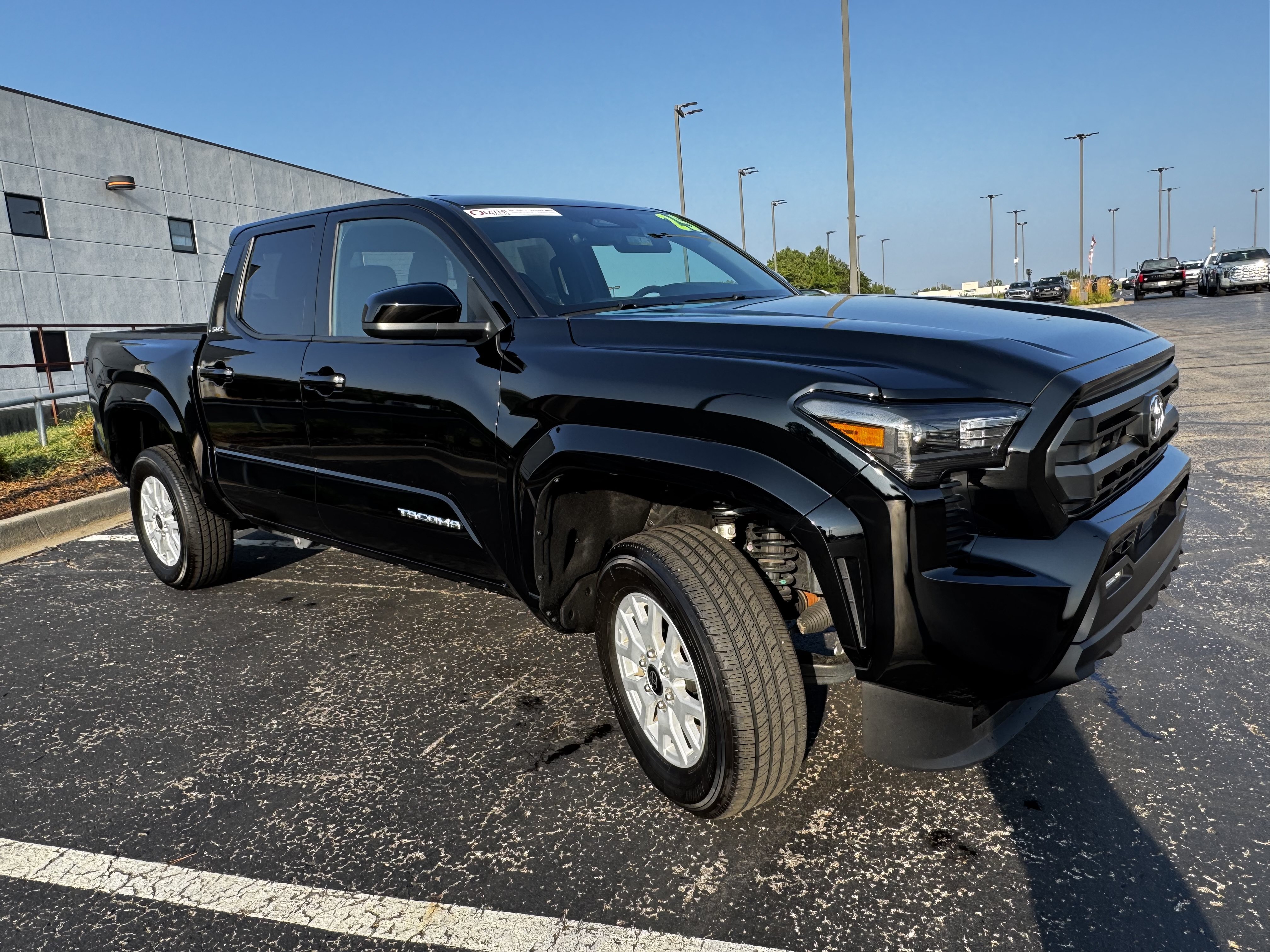 Certified 2025 Toyota Tacoma SR5 AWD/4WD image 2