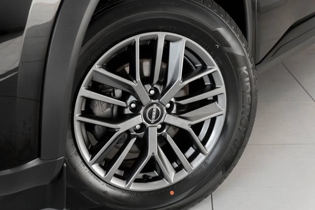 Used 2023 Nissan Rogue S AWD/4WD image 2