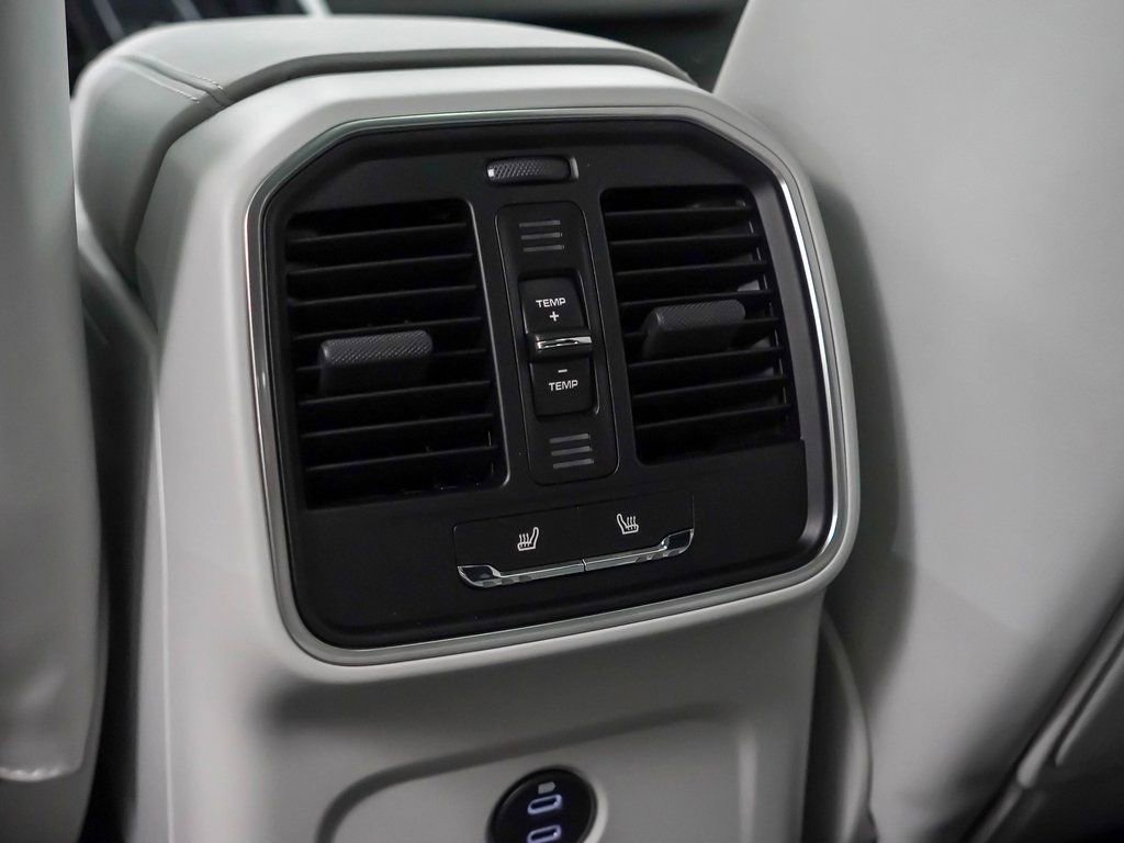 Used 2025 Porsche Macan image 20