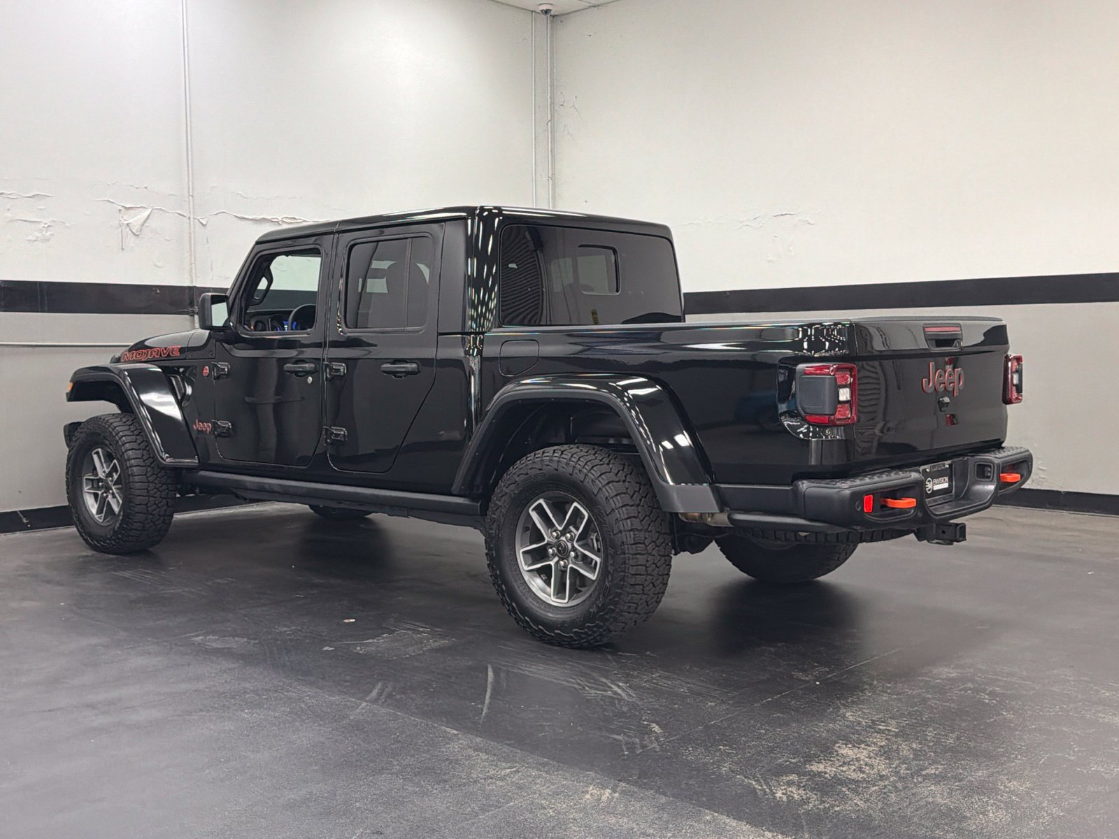 Used 2025 Jeep Gladiator Mojave AWD/4WD image 8