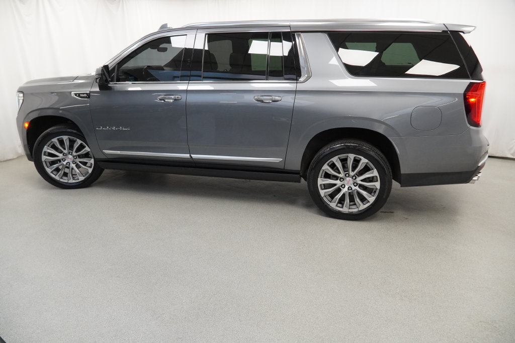 Used 2021 GMC Yukon XL Denali w/ Denali Premium Package AWD/4WD image 44