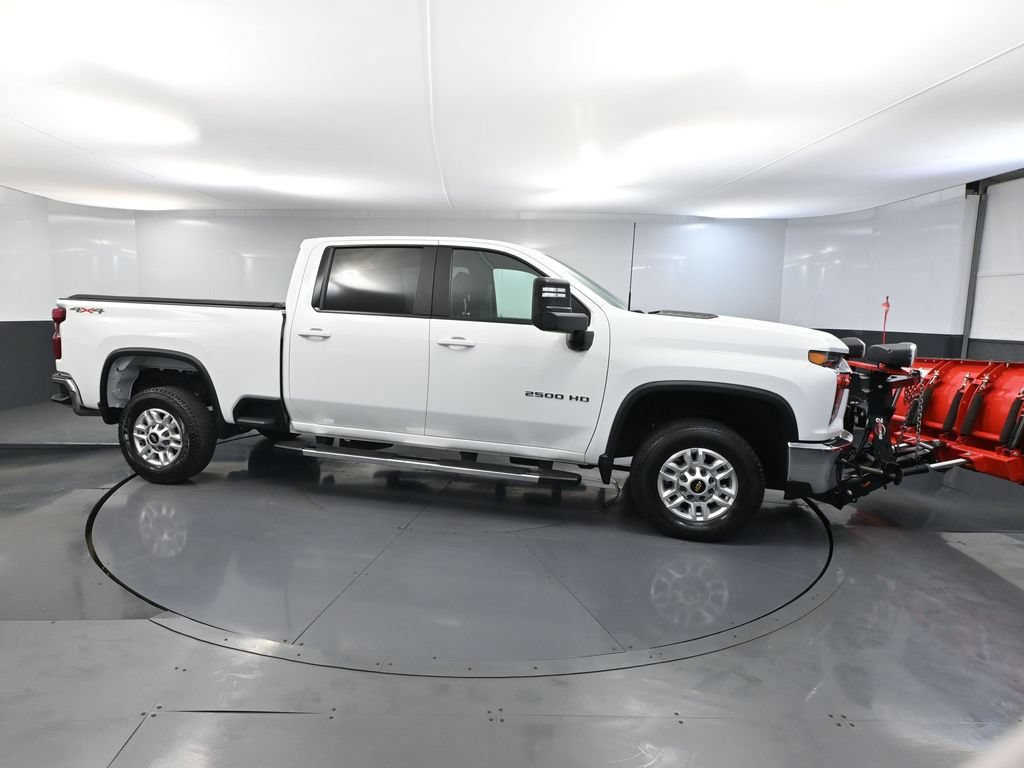 Used 2022 Chevrolet Silverado 2500 LT AWD/4WD image 3