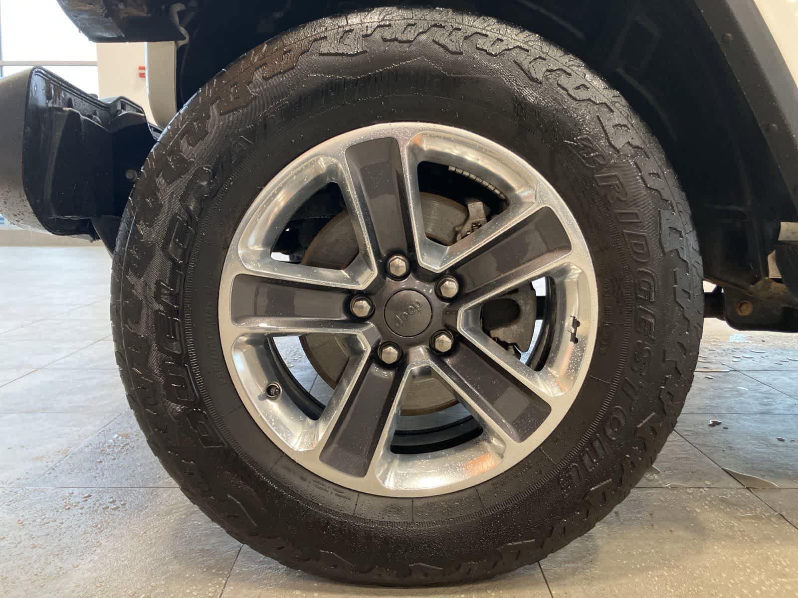 Used 2019 Jeep Wrangler Unlimited Sahara image 9