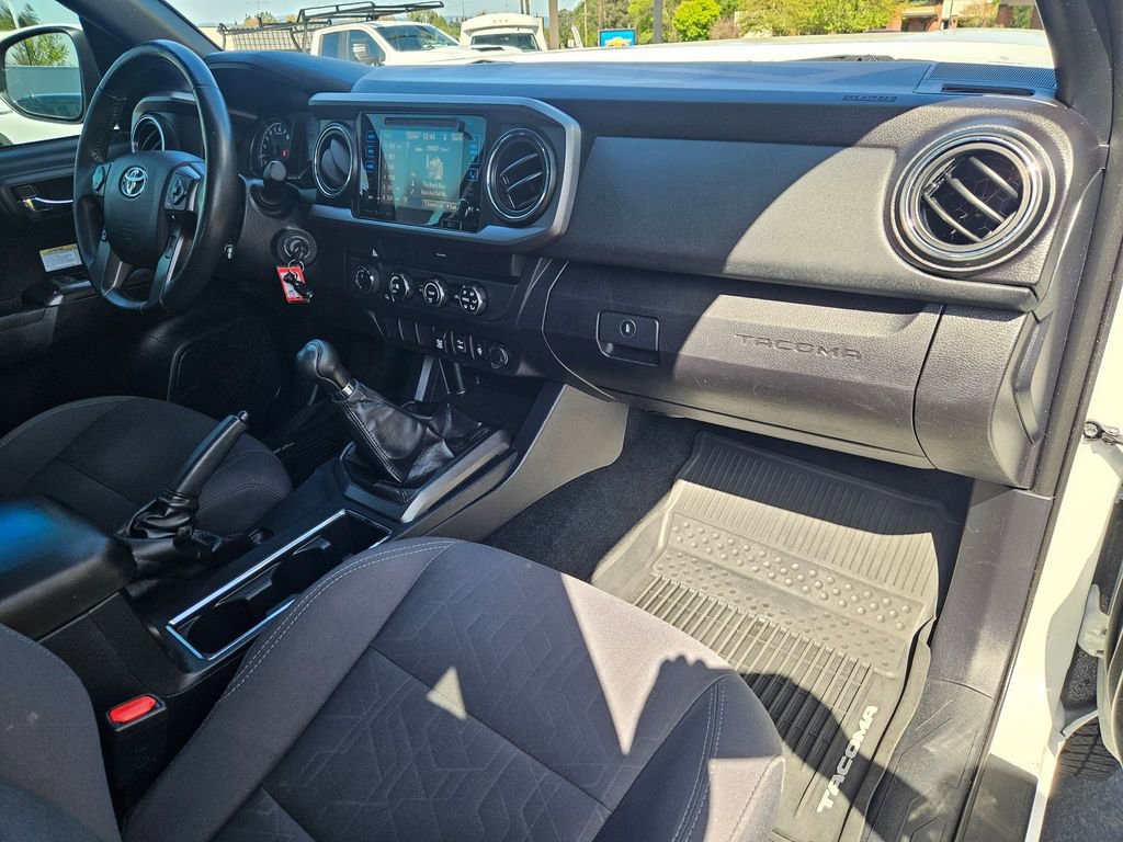 Used 2019 Toyota Tacoma TRD Off-Road AWD/4WD image 30