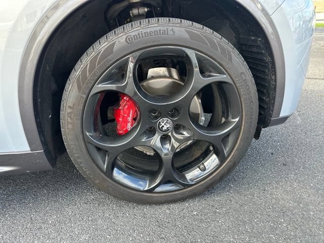 Used 2024 Alfa Romeo Stelvio Ti w/ Performance Driving Package AWD/4WD image 9