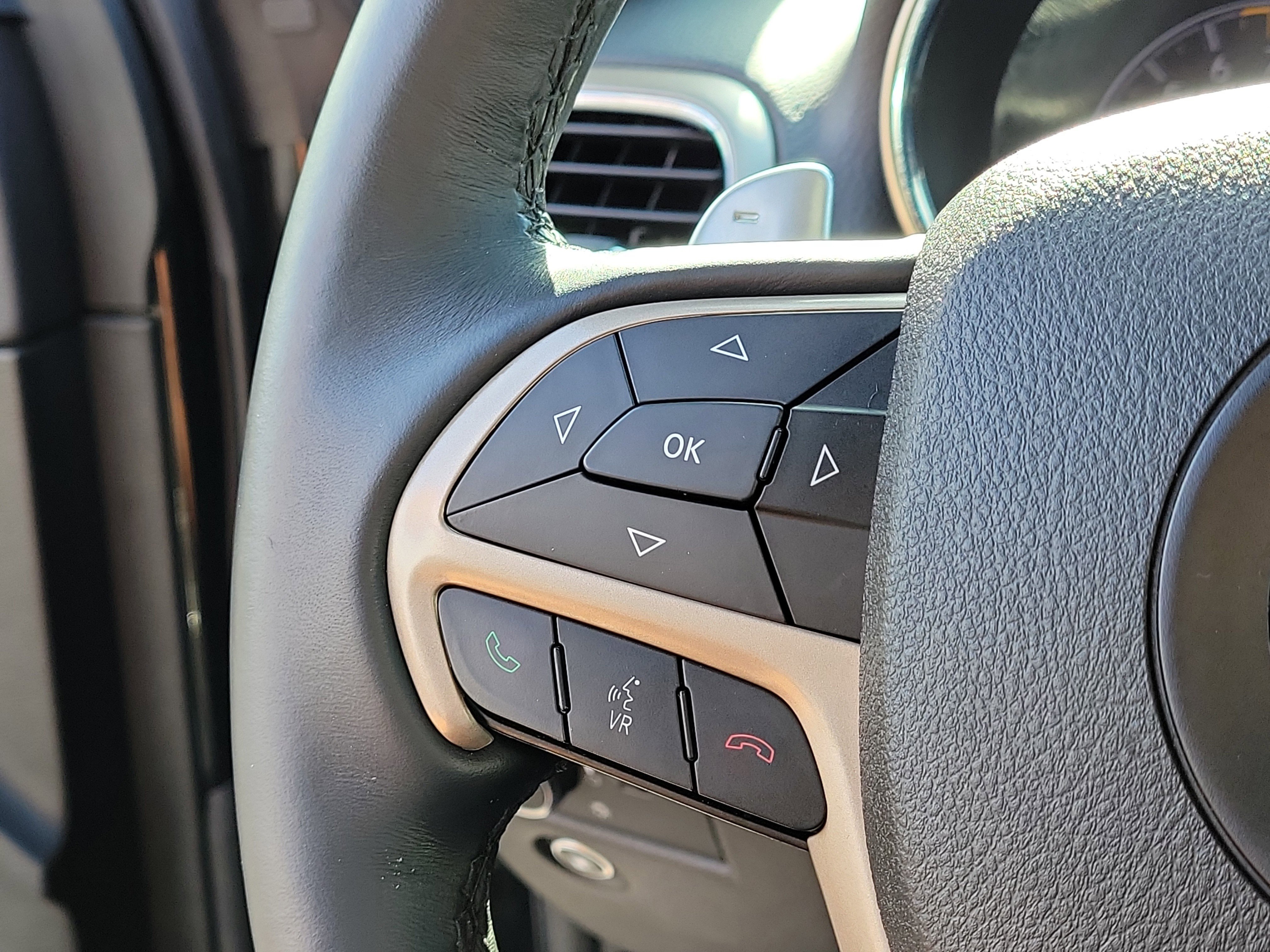 Used 2017 Jeep Grand Cherokee Laredo image 28