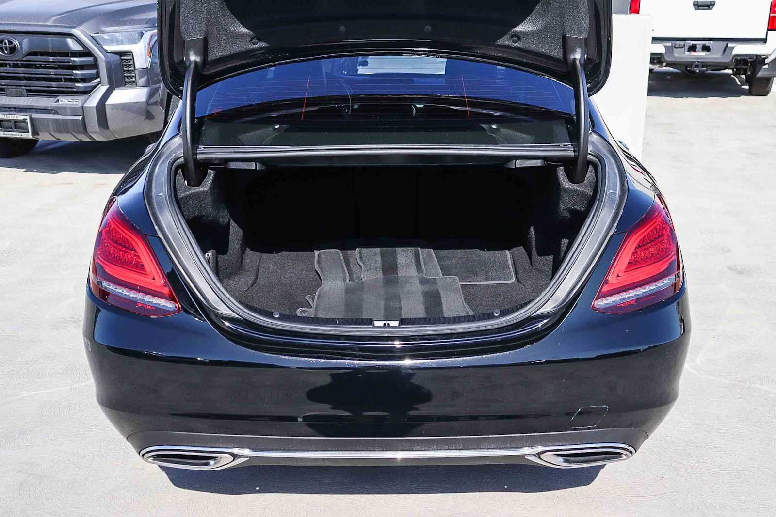 Used 2019 Mercedes-Benz C 300 Sedan image 27