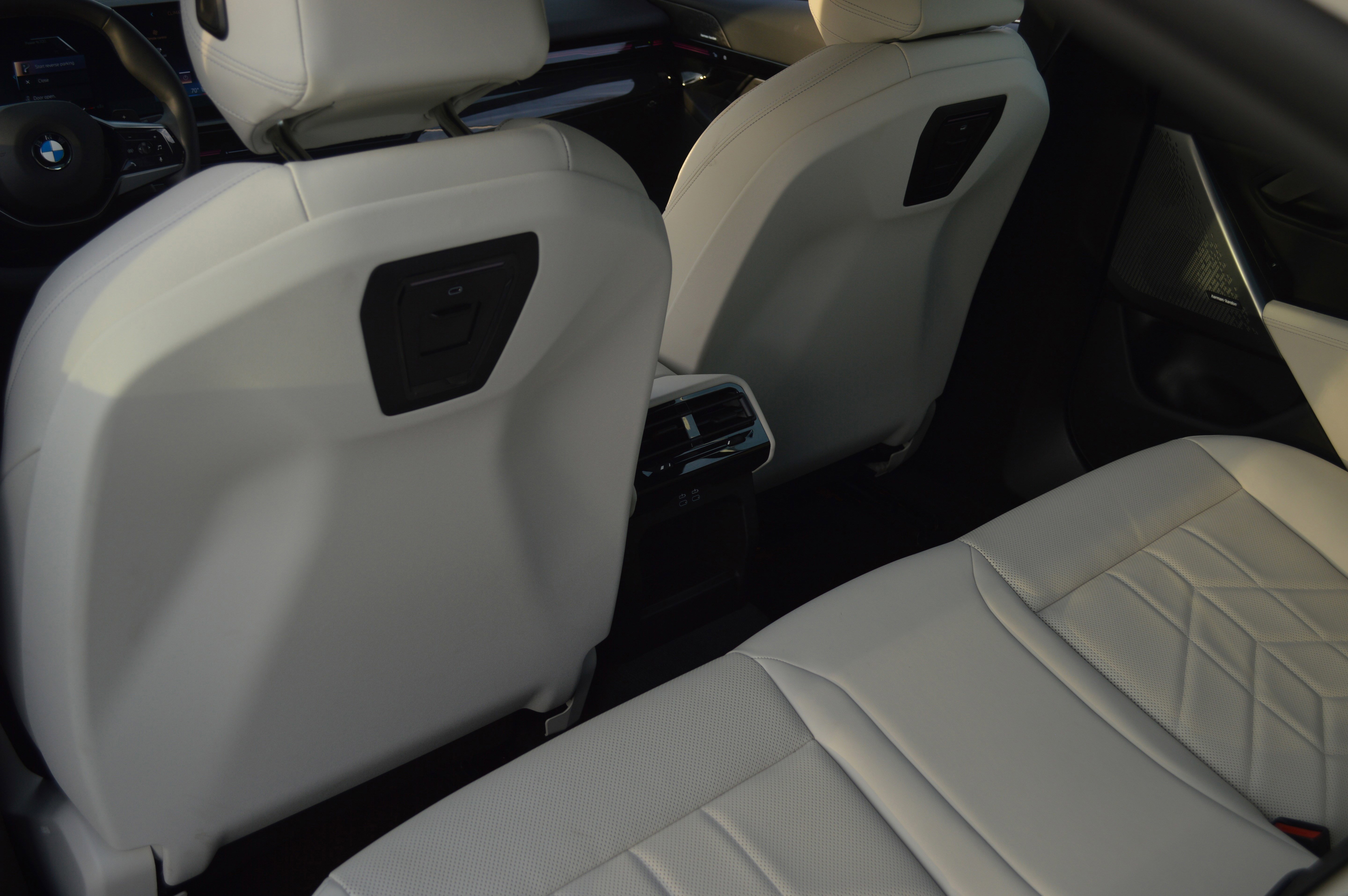 Used 2025 BMW 530i xDrive w/ Premium Package image 27